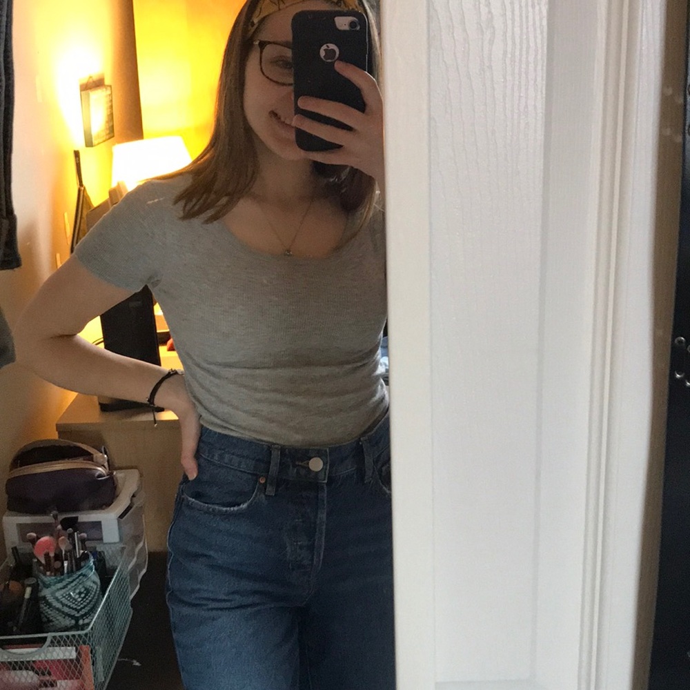 Basic Ribbed Grey Tee